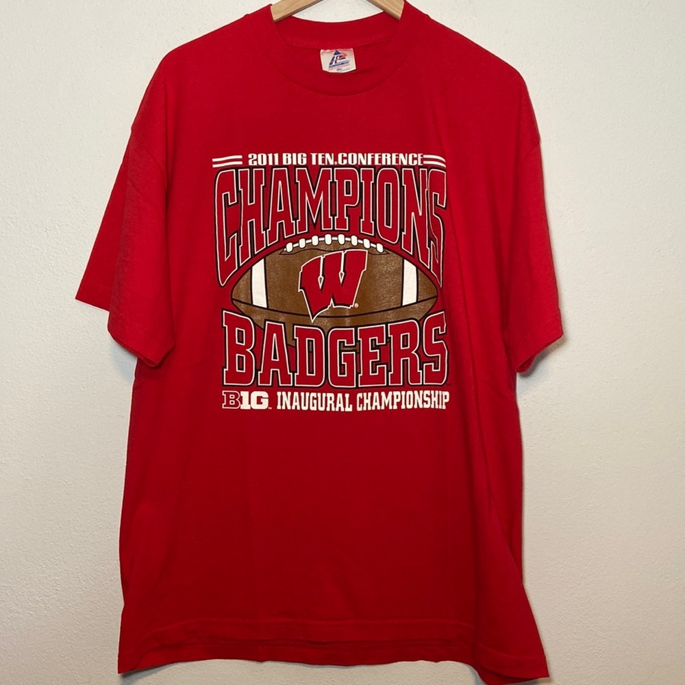 Wisconsin Badgers Big 10 Championship Tee Size XL 2011 Cotton Red Football UWM